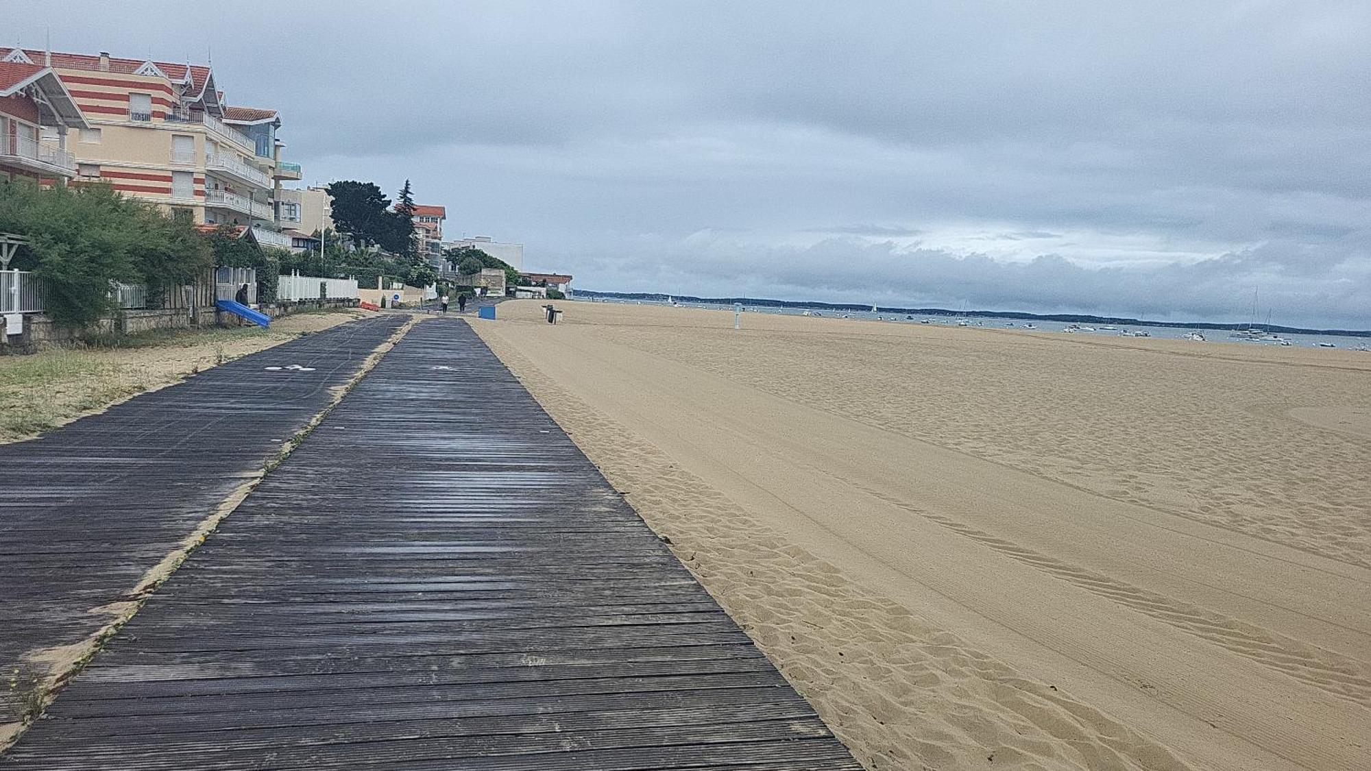 Au Bord De L'eau Rend La Vie A *